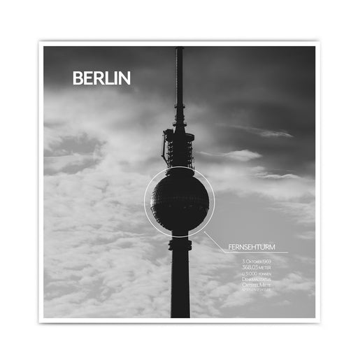 Schwarz Weiß Berlin Poster vom Fernsehturm mit Fakten vom Turm unten rechts. Berlin Schriftzug oben links. Bild im quadratischen Format