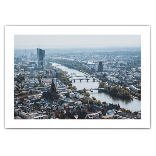 Frankfurt Bild im Querformat, Blick über die Stadt. Bild mit weißen umlaufenden Rand.