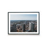 Querformat Frankfurt Poster im Retro Look. Frankfurt von Oben, blick auf die Stadt vom Hochhaus. Bild mit weißen umlaufenden Rand im schwarzen Rahmen.