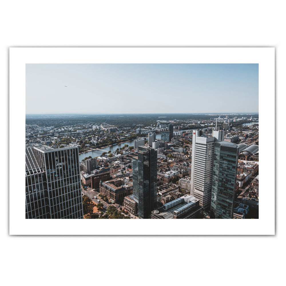Querformat Frankfurt Poster im Retro Look. Frankfurt von Oben, blick auf die Stadt vom Hochhaus. Bild mit weißen umlaufenden Rand.