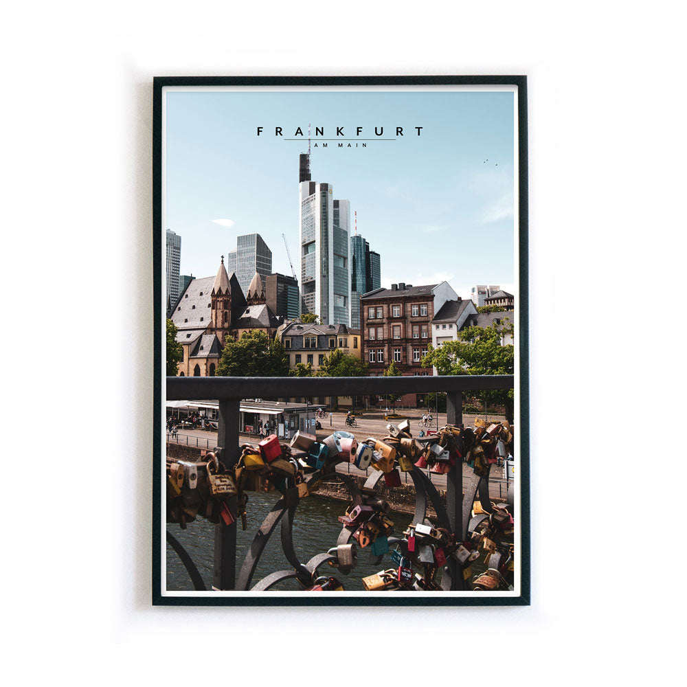 Frankfurt Poster im retro look der Frankfurter Skyline und im Vordergrund Liebesschlösser. Bild im schwarzen Bilderrahmen.