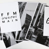 Fertige Frankfurt Bilderwand mit 4 schwarz weiß Fotografien der Frankfurter Skyline kombiniert mit Frankfurt Spruch Bildern. Nahaufnahme der ausgedruckten Poster