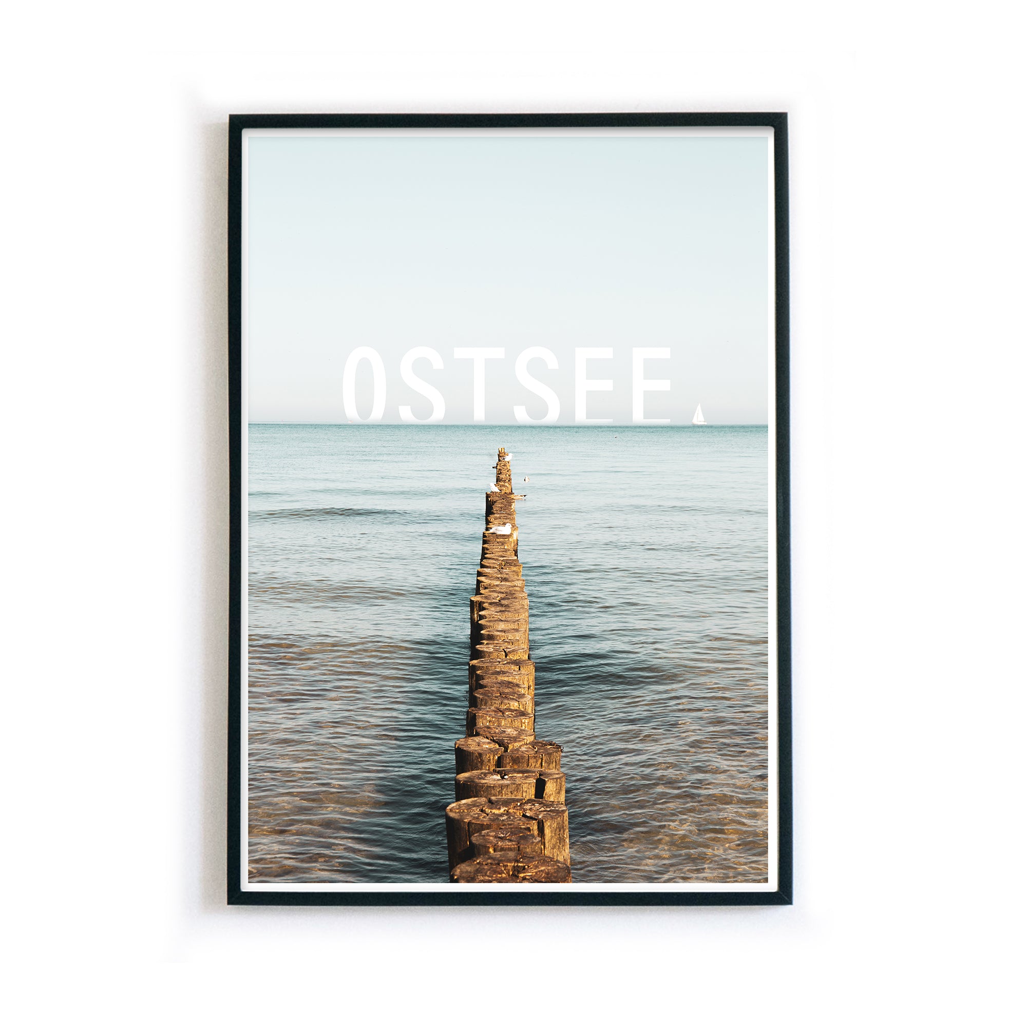 4one_pictures_ostsee_strand_meer_boot_ocean_skandi_poster_natur_bild_a4_a3_rahmen.jpg