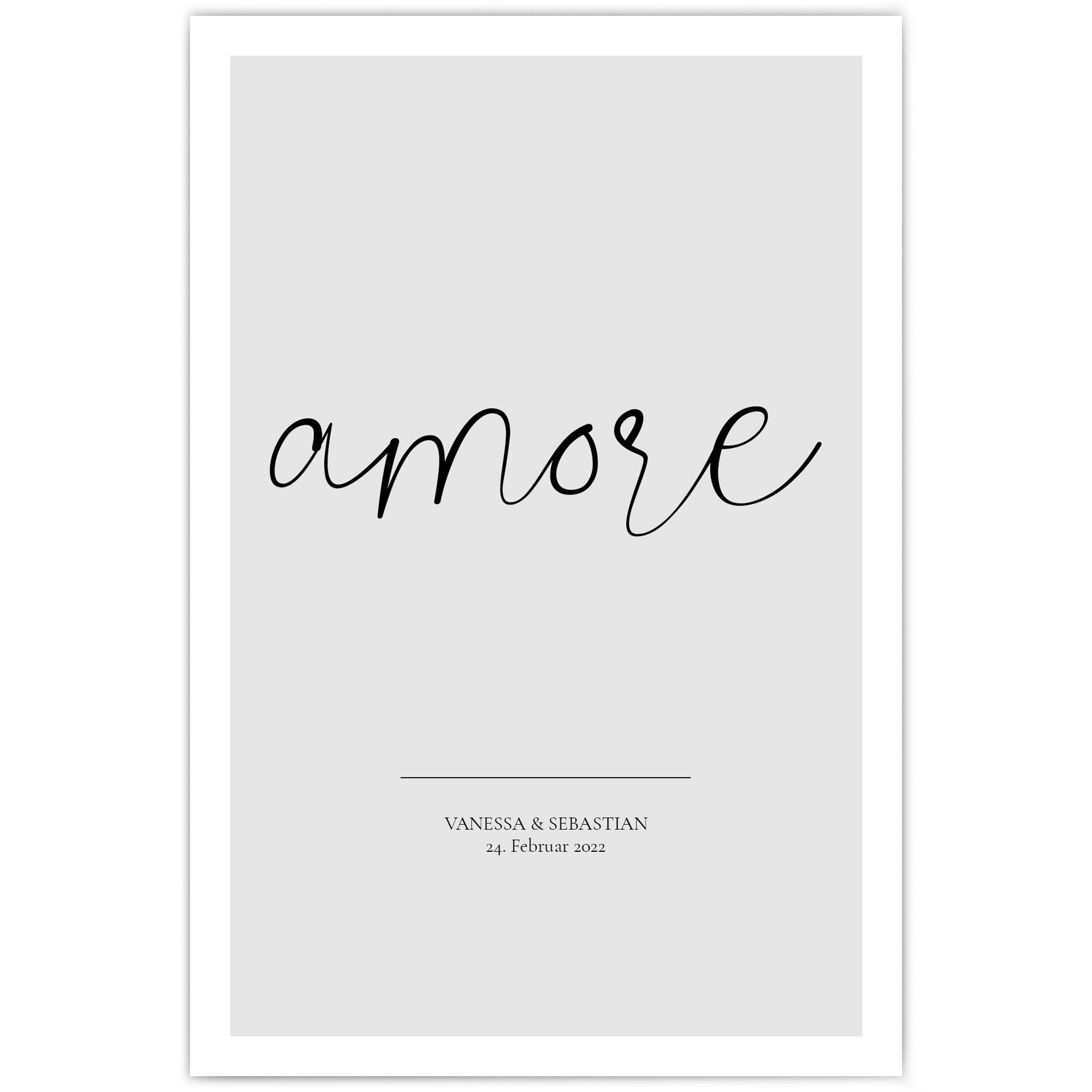amore Bild mit grauen Hintergrund, unten personalisierte Namen & Datum.