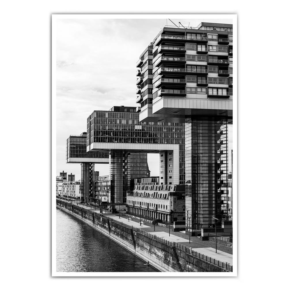 Schwarz Weiß Poster mit Köln Motiv. Kölner Kranhäuser am Rheinauhafen