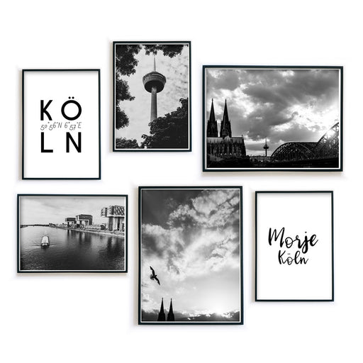 Vier Köln Fotografien in schwarz weiß mit zwei Köln Typografie Bildern. Kölner Dom, Fernsehturm, Hohenzollernbrücke und Rheinufer. Gerahmt in schwarzen Bilderrahmen.